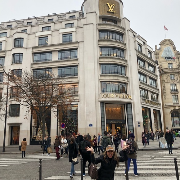 Meet your Posher, Leticia!👋🏽 - Picture 5 of 10